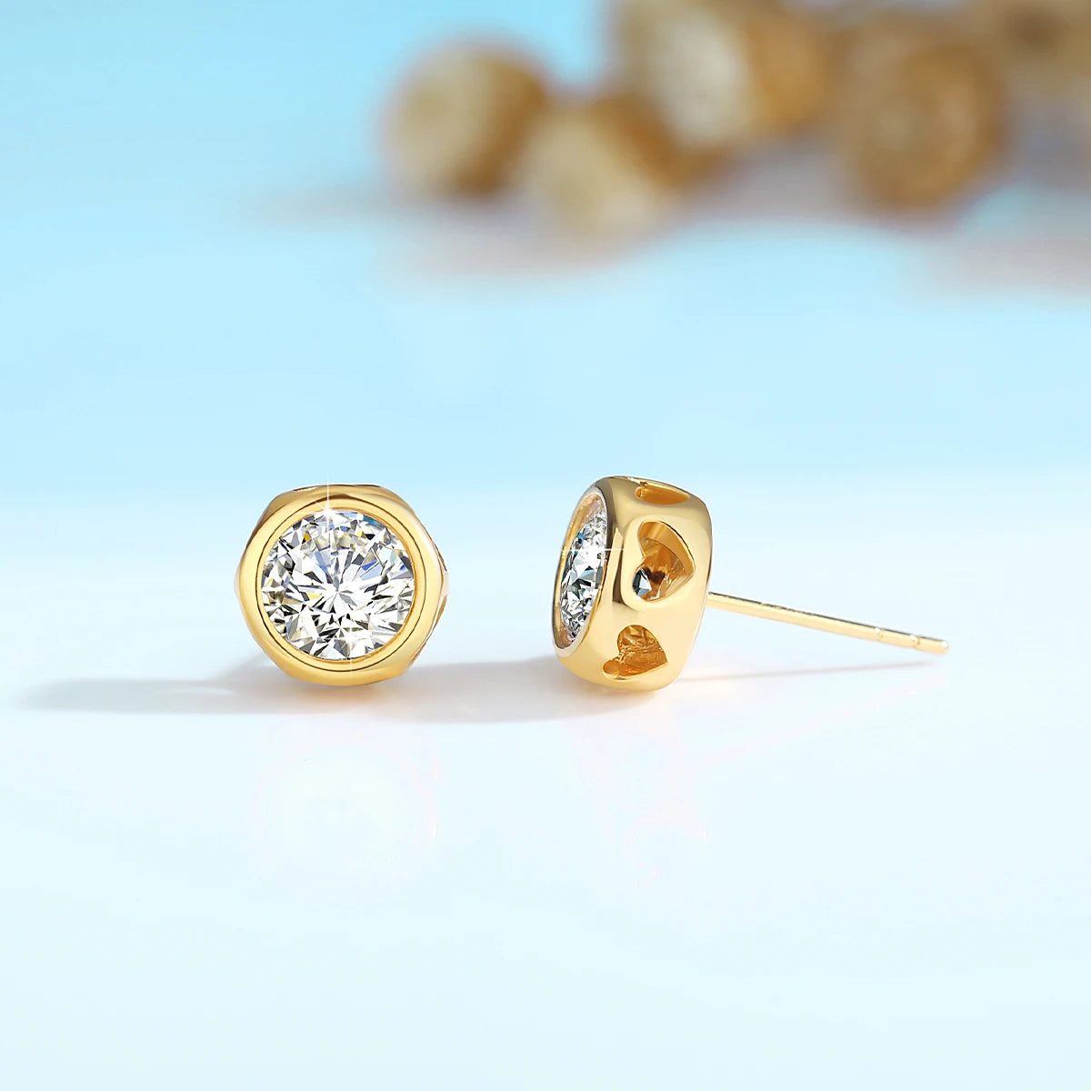 LONGUE VUE™ 18K Moissanite Stud Earrings